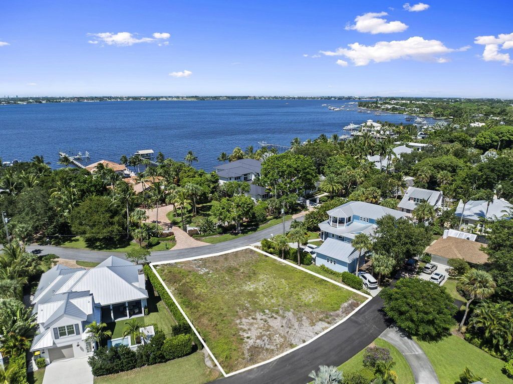 Photo of 932 SE Riverside Drive, Stuart, FL 34994 (MLS # R11117545)