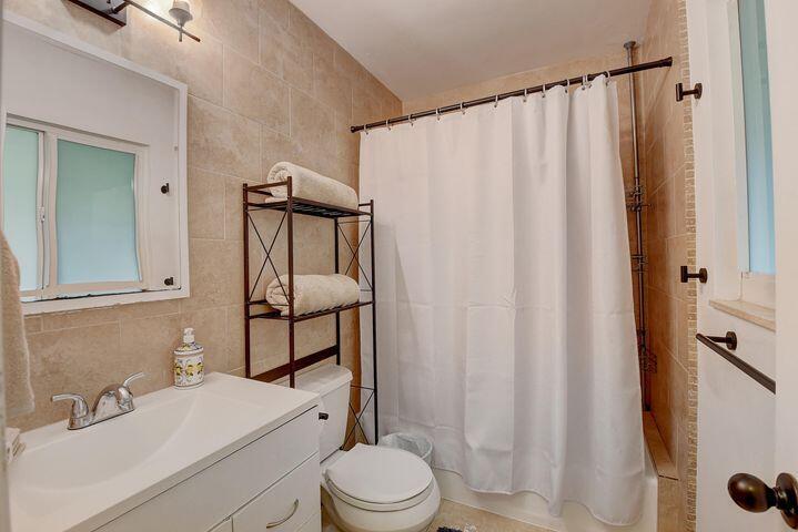 PALM SQUARE - Residential Lease
