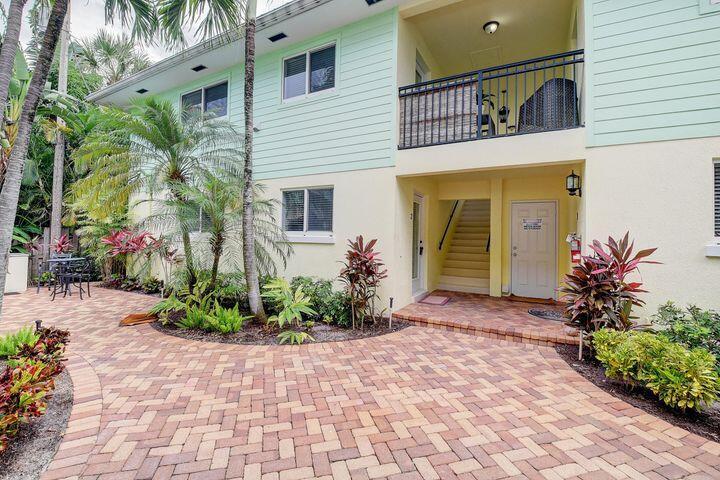 PALM SQUARE - Residential Lease