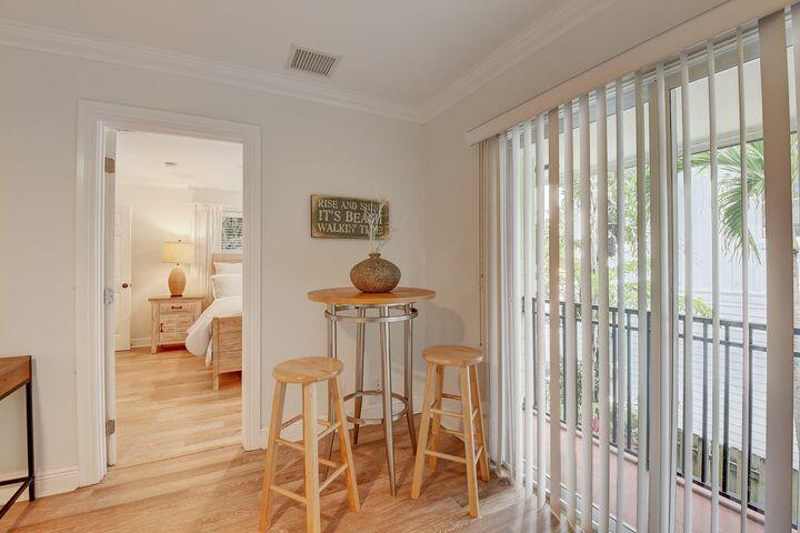 PALM SQUARE - Residential Lease