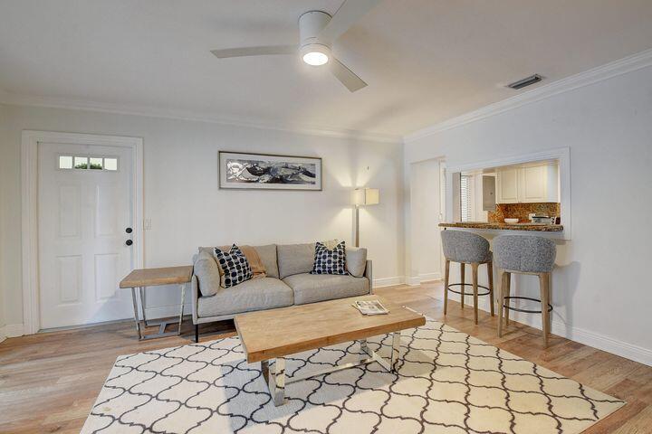 PALM SQUARE - Residential Lease