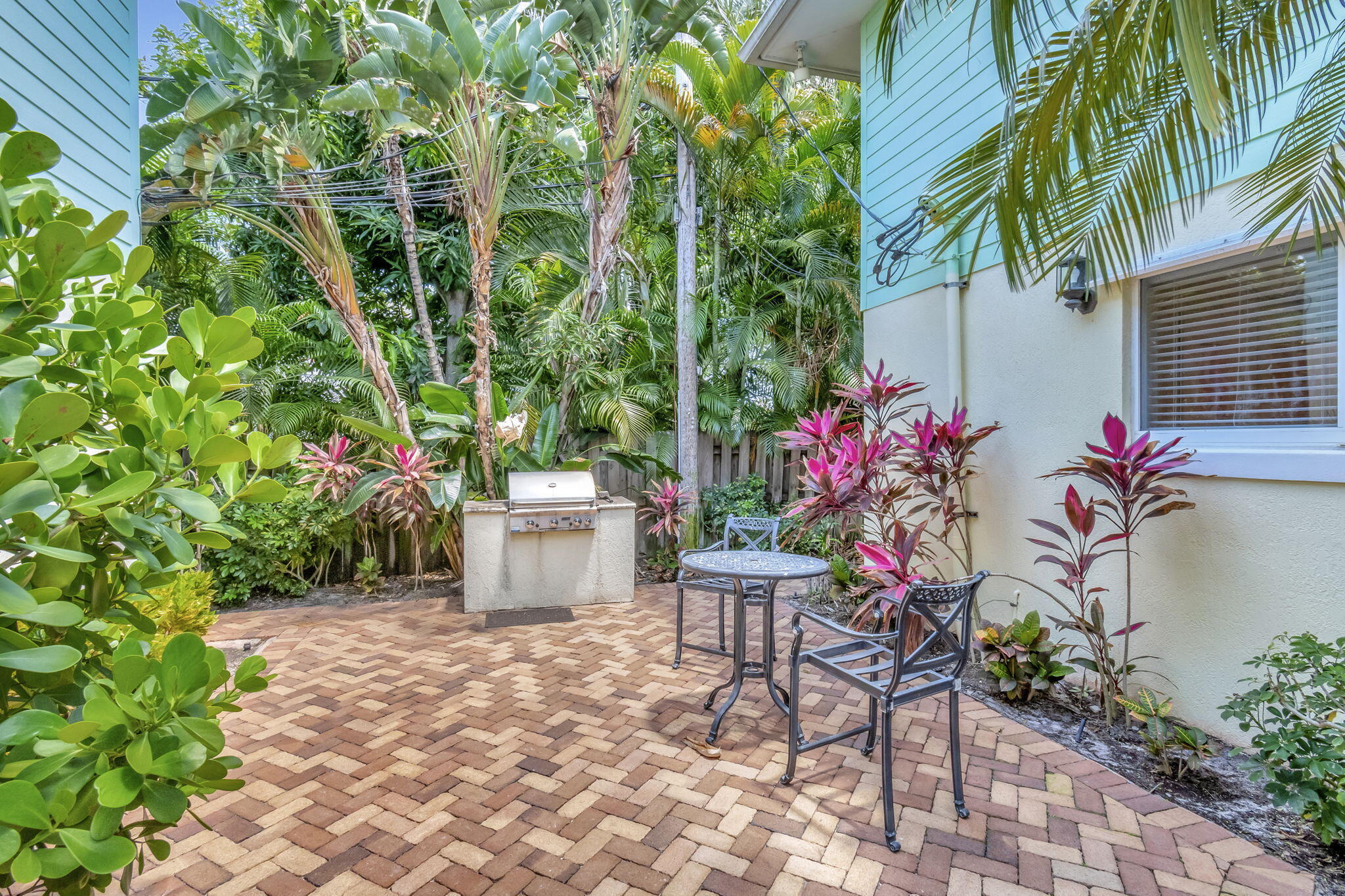 PALM SQUARE - Residential Lease