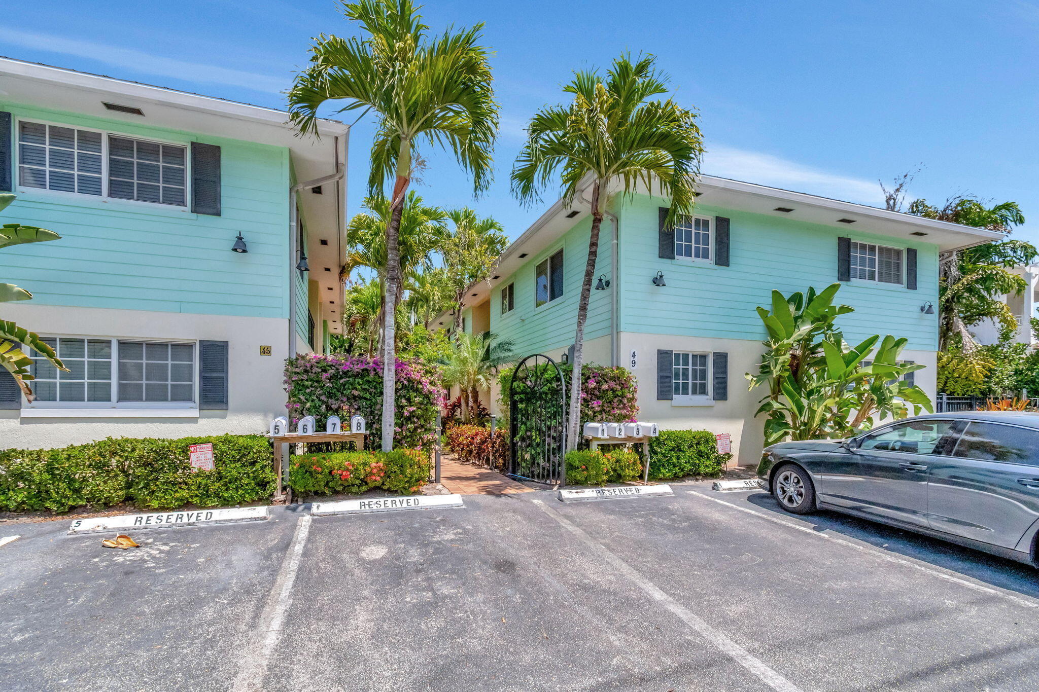 PALM SQUARE - Residential Lease