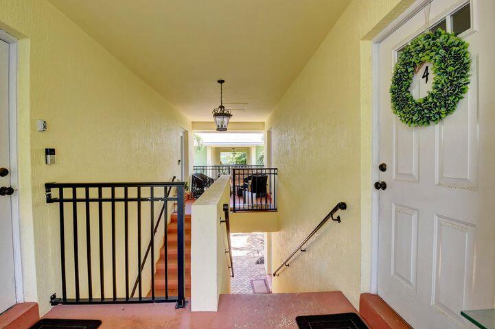 PALM SQUARE - Residential Lease