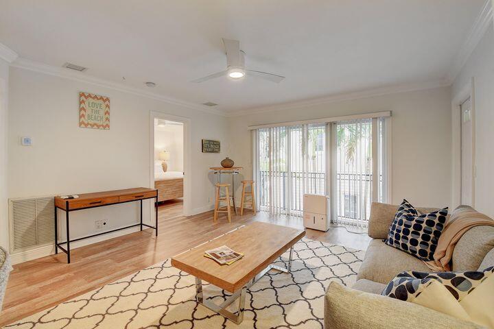 PALM SQUARE - Residential Lease