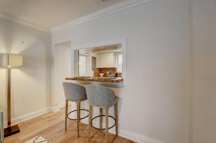 PALM SQUARE - Residential Lease