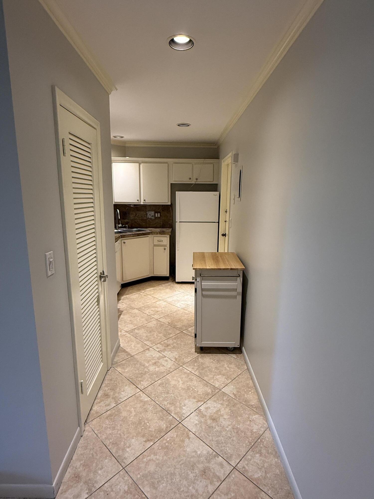 MANOR GROVE VILLAGE TWO CONDO - Residential Lease