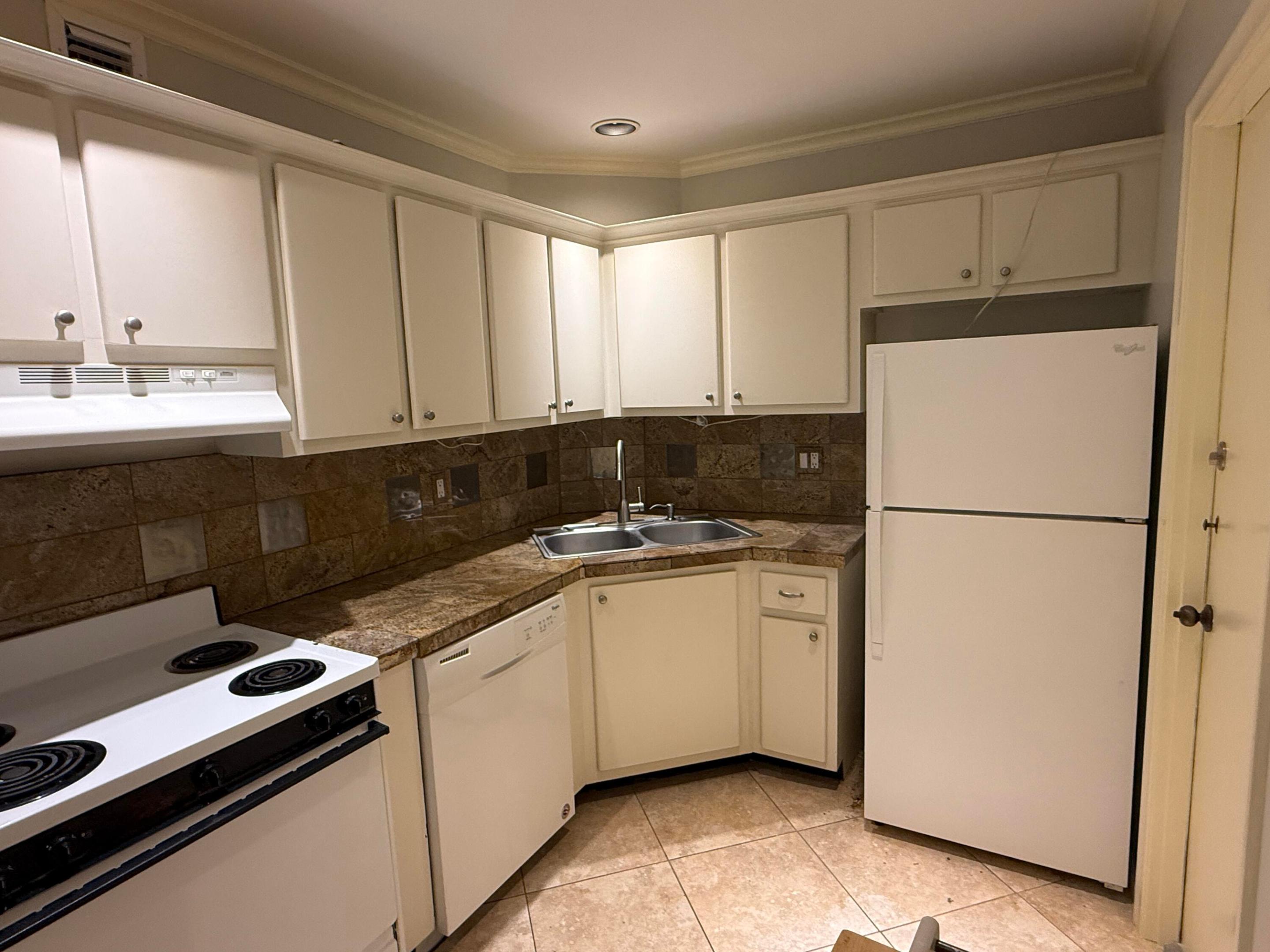 MANOR GROVE VILLAGE TWO CONDO - Residential Lease