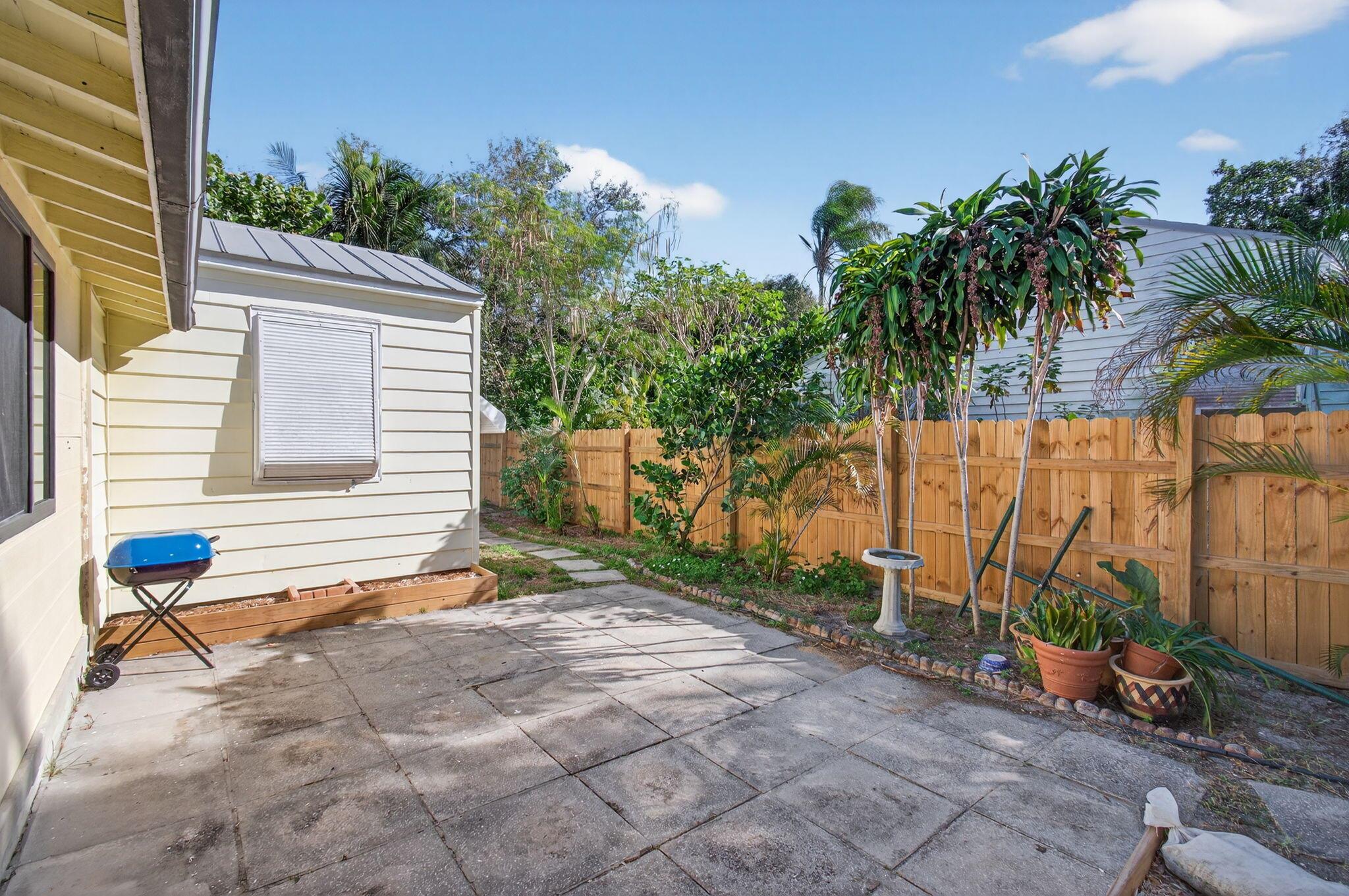 LAKE WORTH TOWN OF - Residential