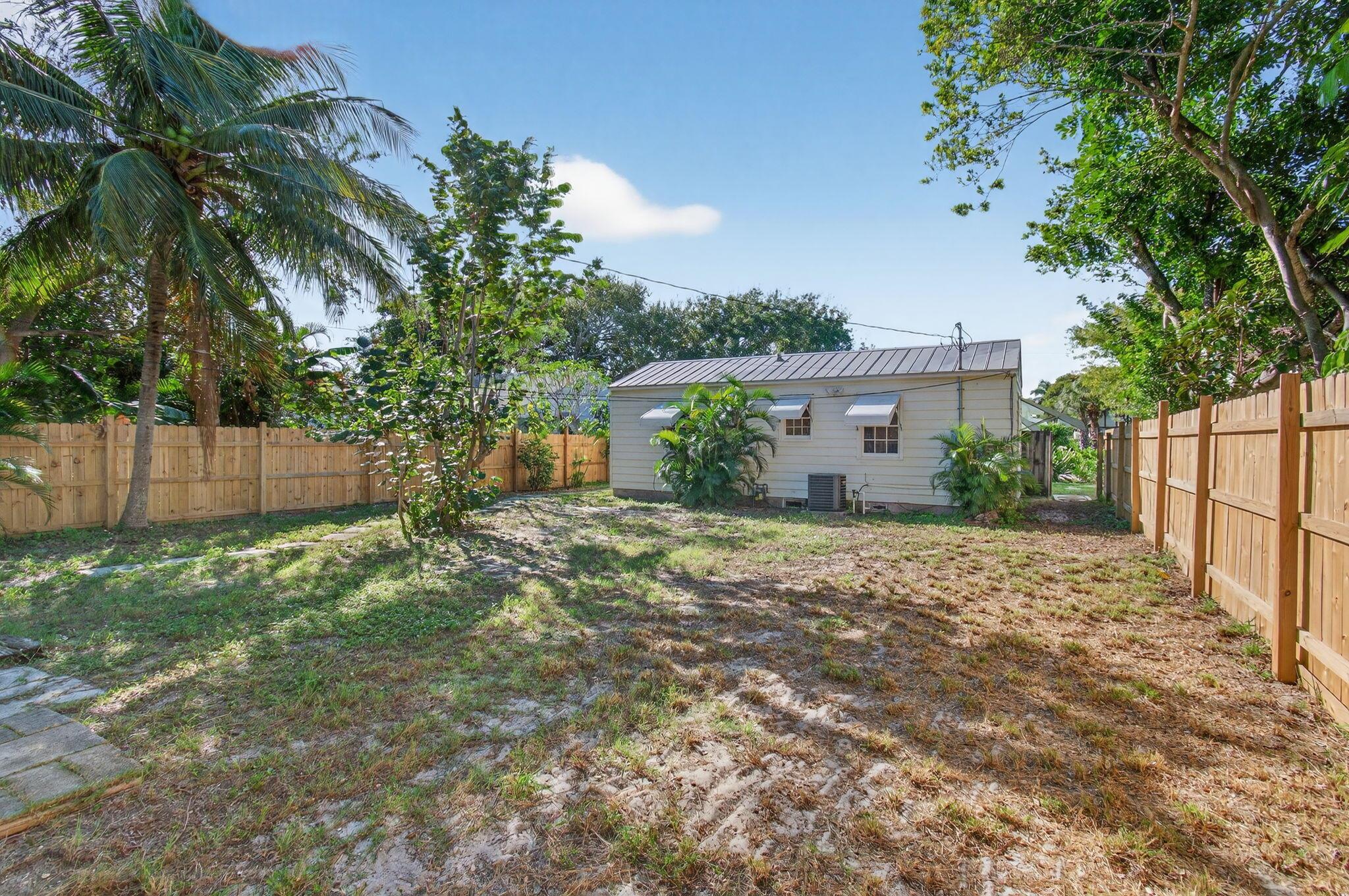 LAKE WORTH TOWN OF - Residential