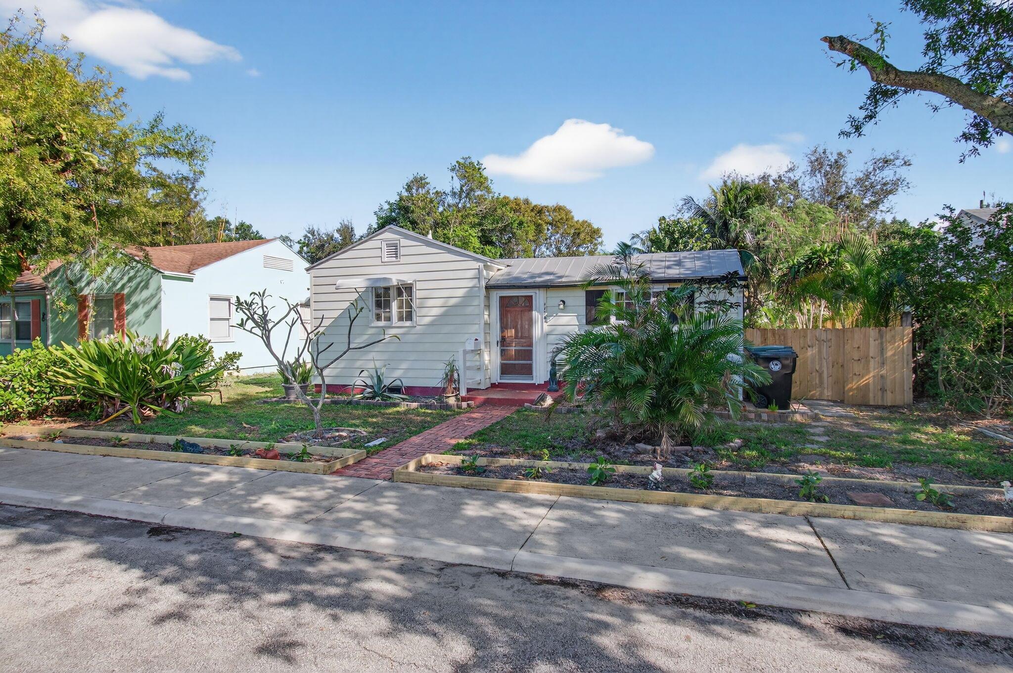 LAKE WORTH TOWN OF - Residential