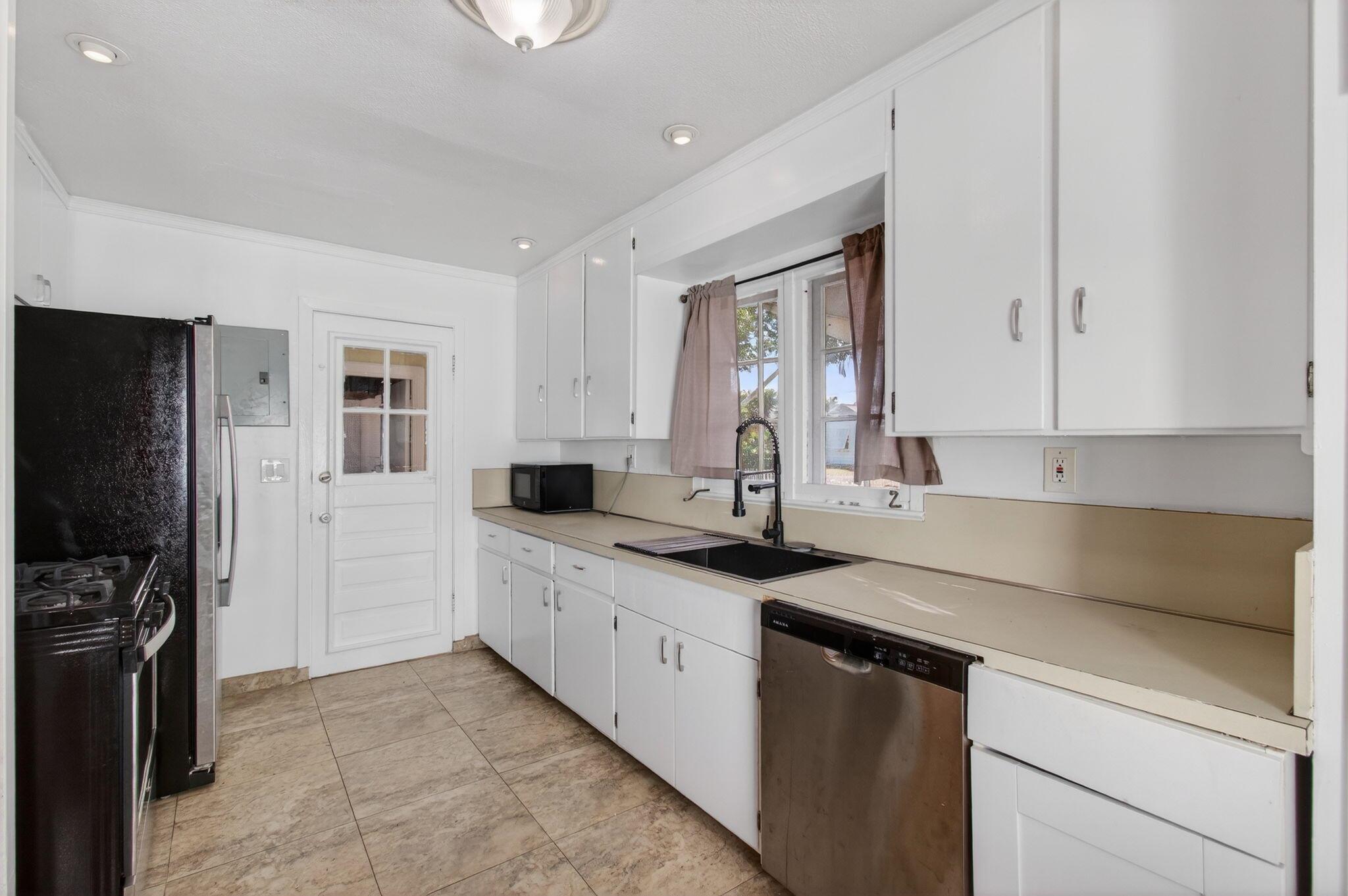 LAKE WORTH TOWN OF - Residential