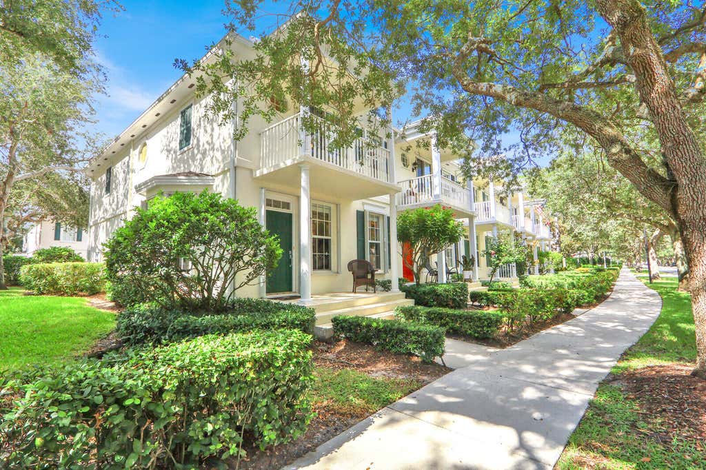 Photo of 131 Radcliffe Court, Jupiter, FL 33458 (MLS # B26064032)