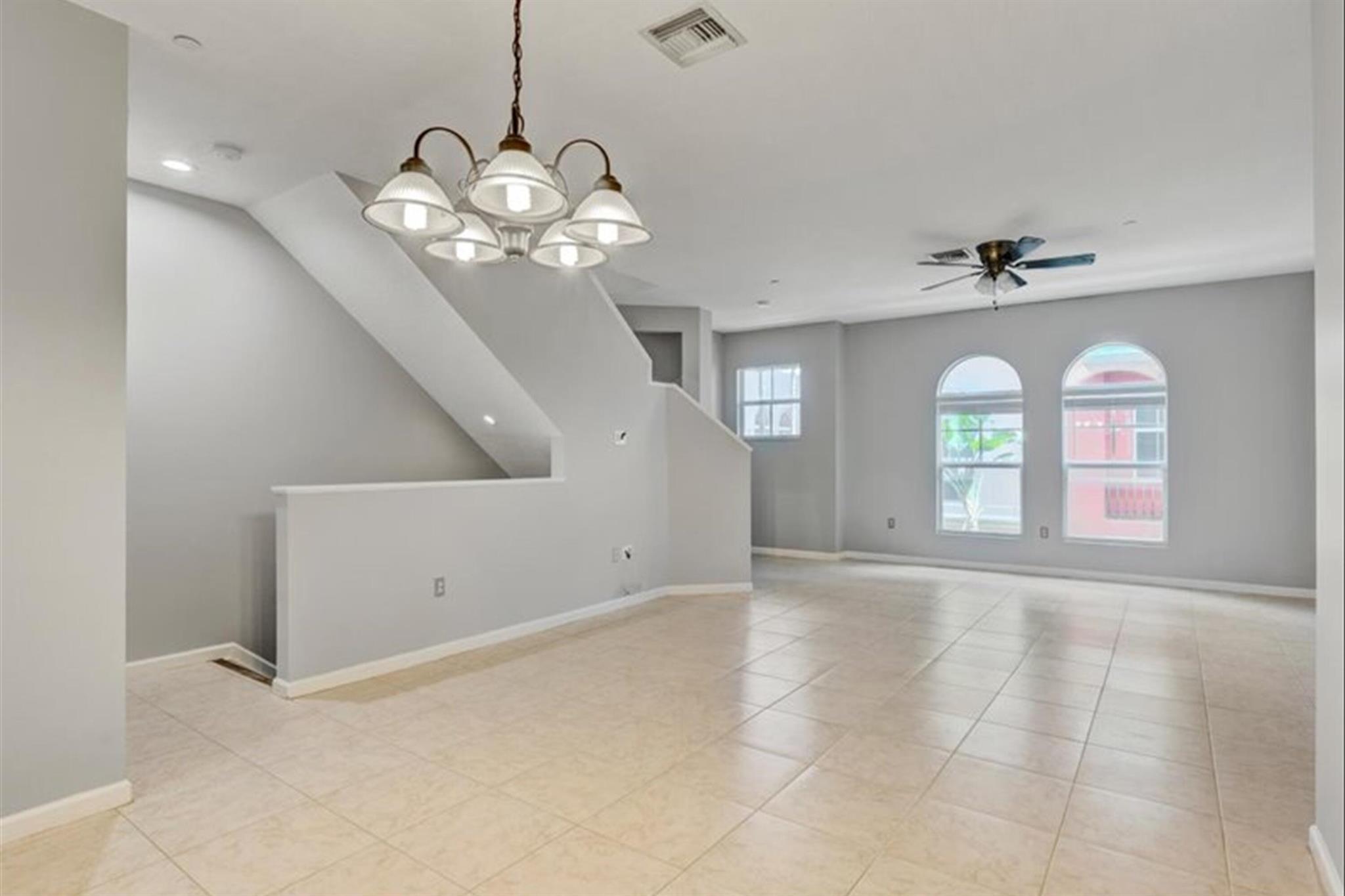 1033 NE 17th Way 2002
