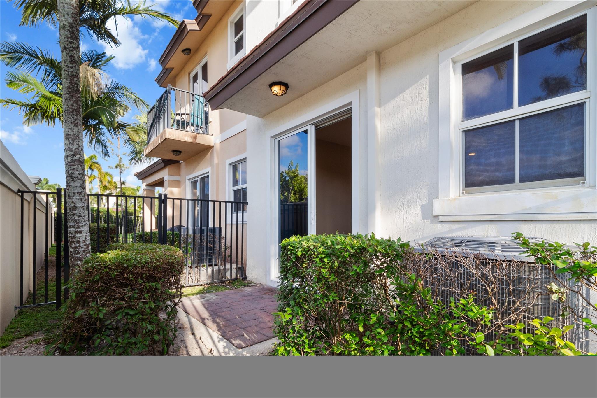 5150 HILLSBORO - Residential Lease
