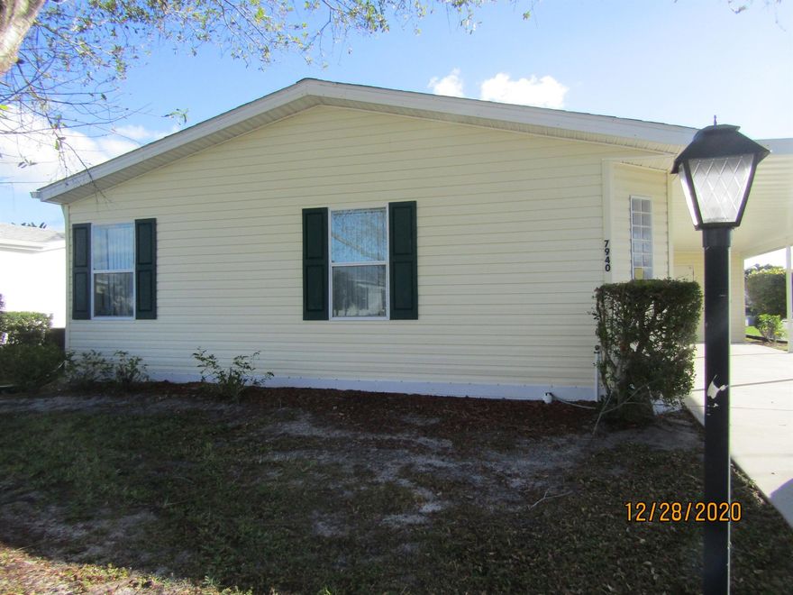 Well Kept 2 Bedroom 2 Bath with view of Lakein Great community with a lot of amenities,golf, Tennise, pickleball, Theater, 3 pools. so much to do!