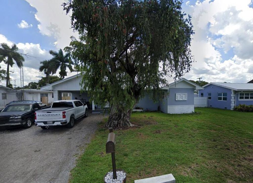 Photo of 316 NW Avenue Ave E, Belle Glade, FL 33430 (MLS # R11146576)
