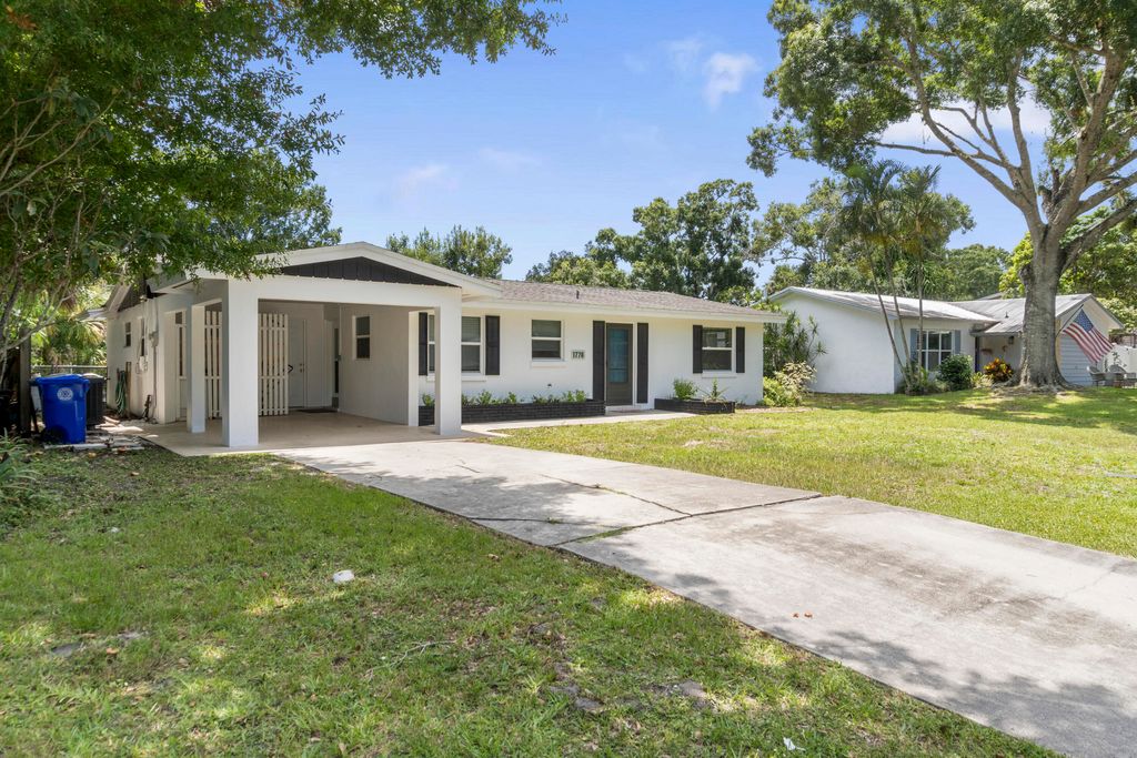Photo of 1776 35th Avenue, Vero Beach, FL 32960 (MLS # R11115752)