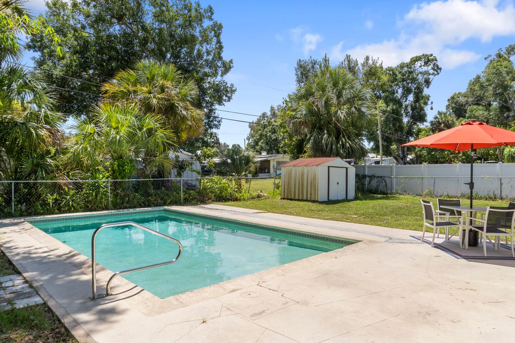 Photo of 1776 35th Avenue, Vero Beach, FL 32960 (MLS # R11115752)