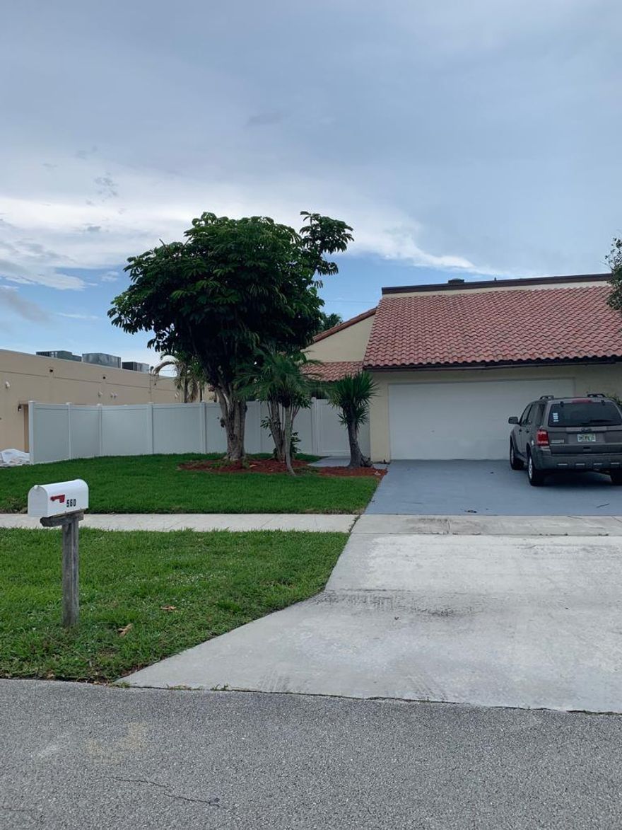 Amazing villa in an excellent location clean and ready No How easy move in