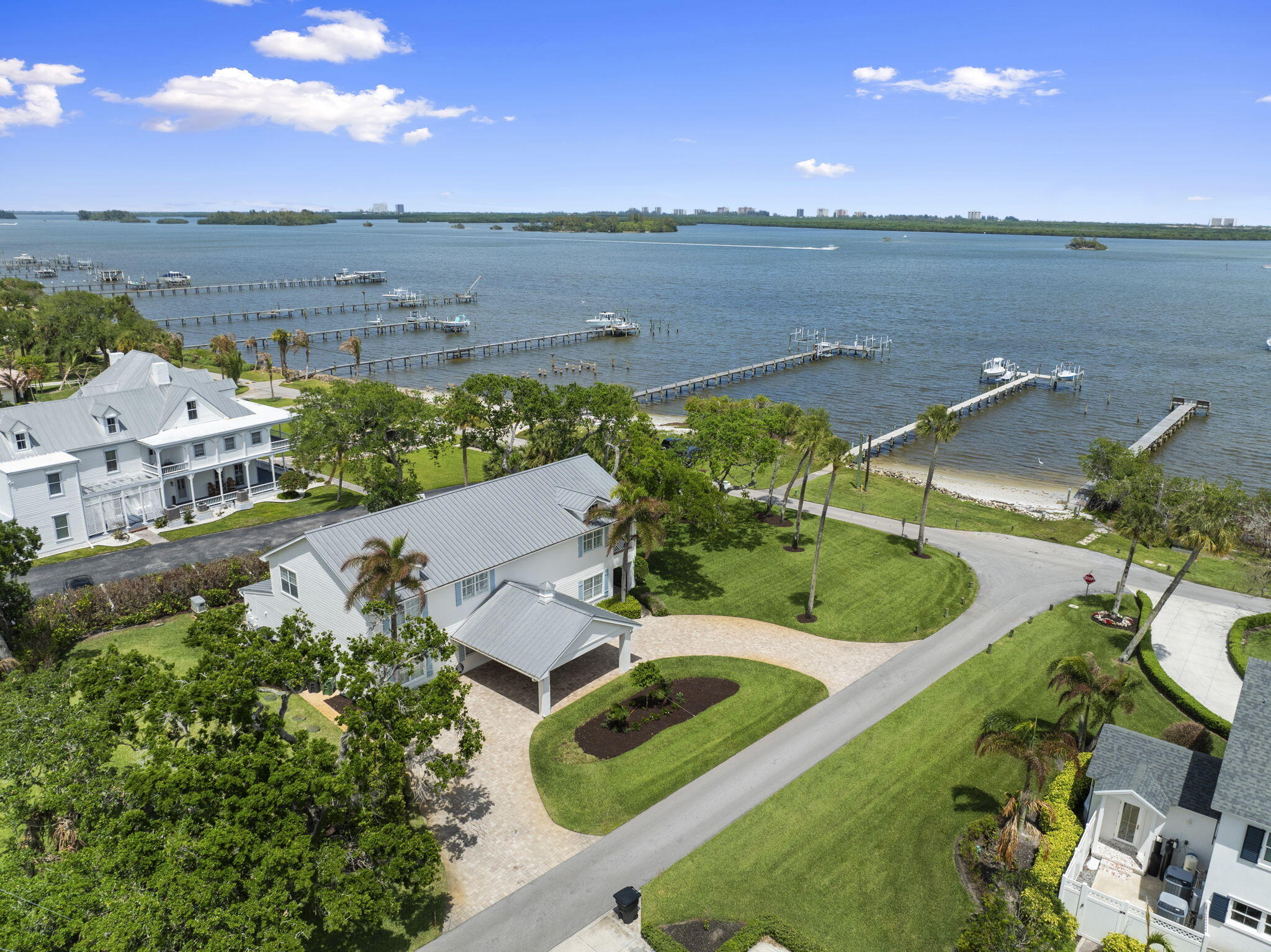 2529 N Indian River Drive