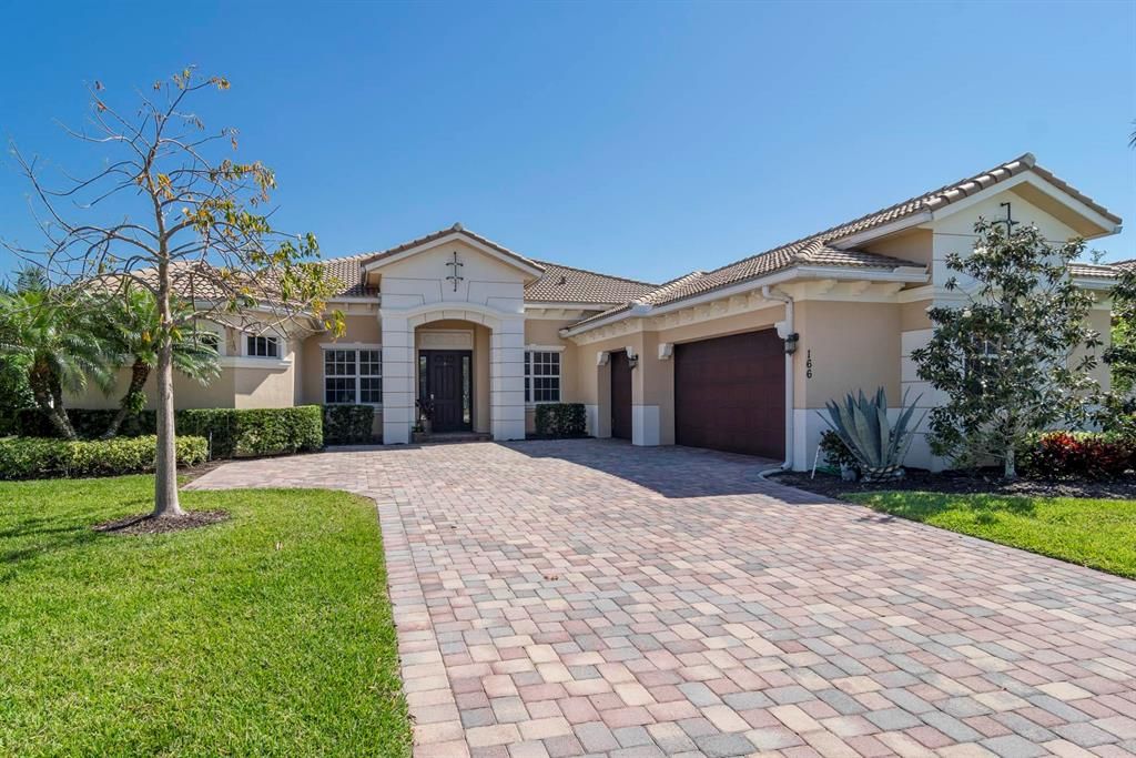 Photo of 166 Citadel Circle, Jupiter, FL 33458 (MLS # R10708252)