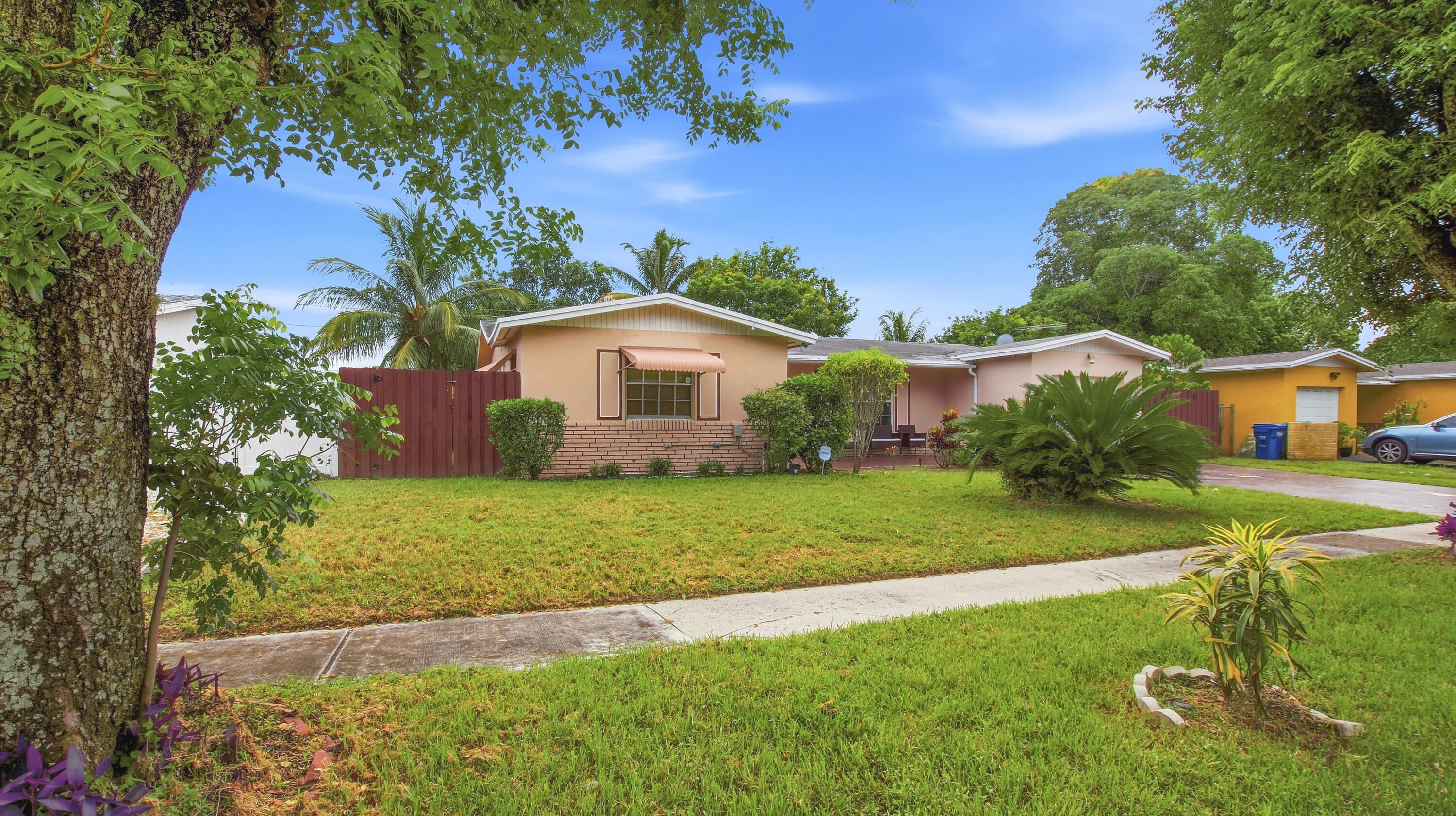 4460 NW 24TH Street, Lauderhill, FL, 33313/$460,000 2 4460 NW 24TH Street