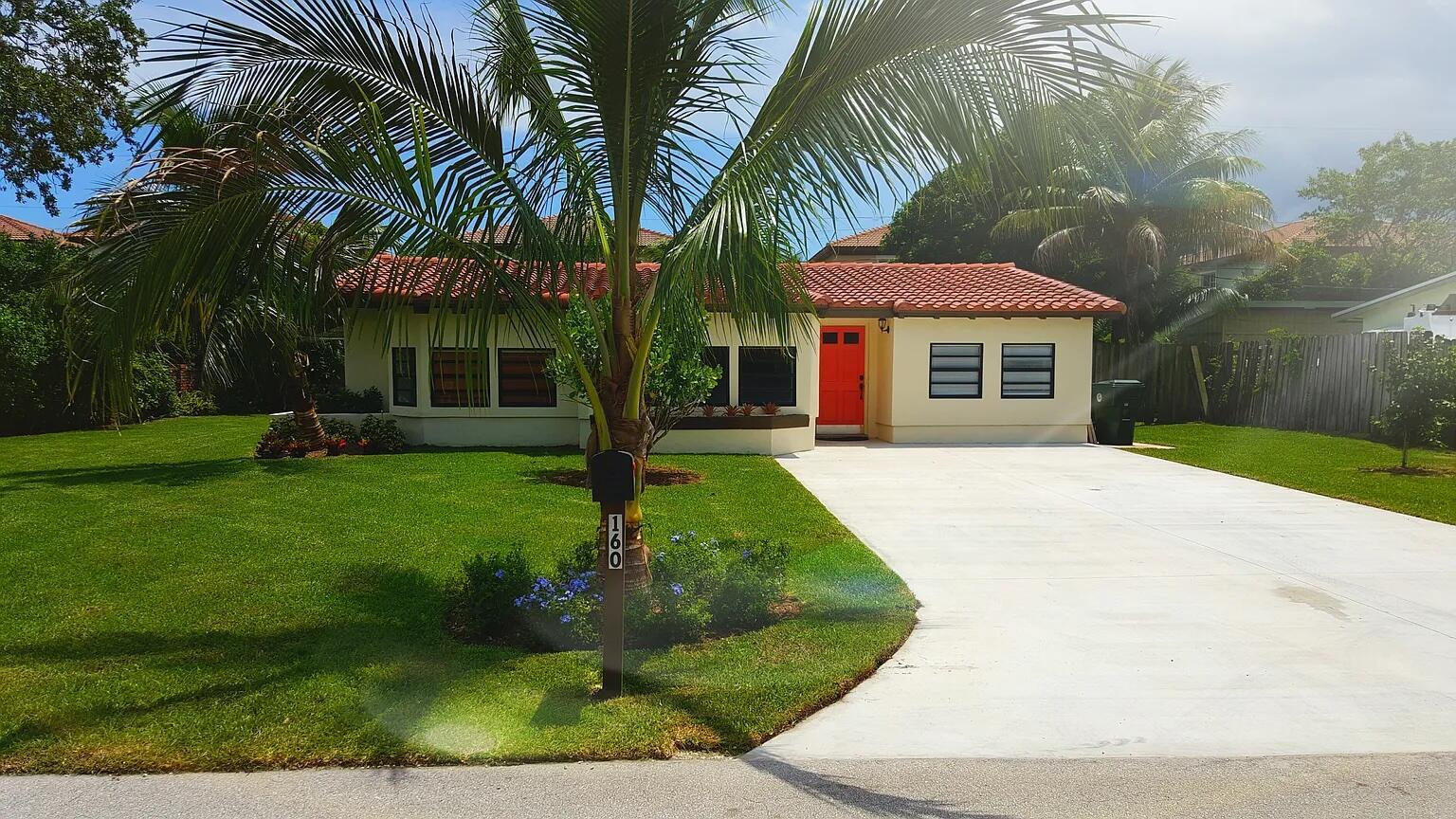 5 bedroom, 2 full bath, house in Downtown East Boca. Pets welcome. House will have new outside paint and flooring. Available Sept 1st
