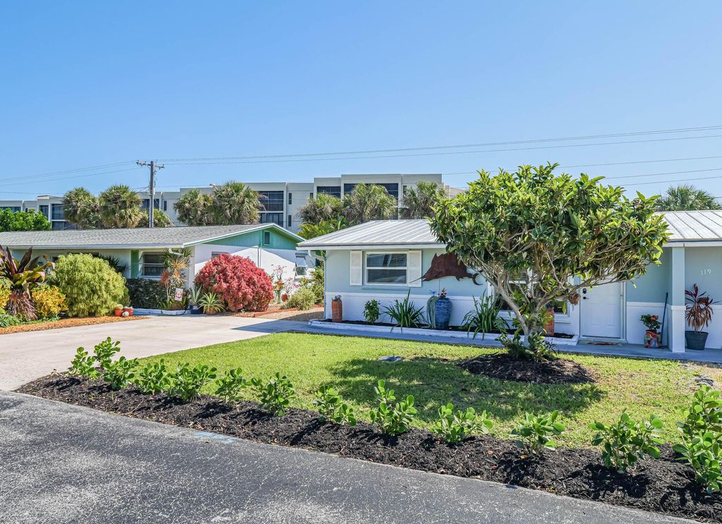 Photo of 113 SE Sailfish Lane, Stuart, FL 34996 (MLS # R11077290)