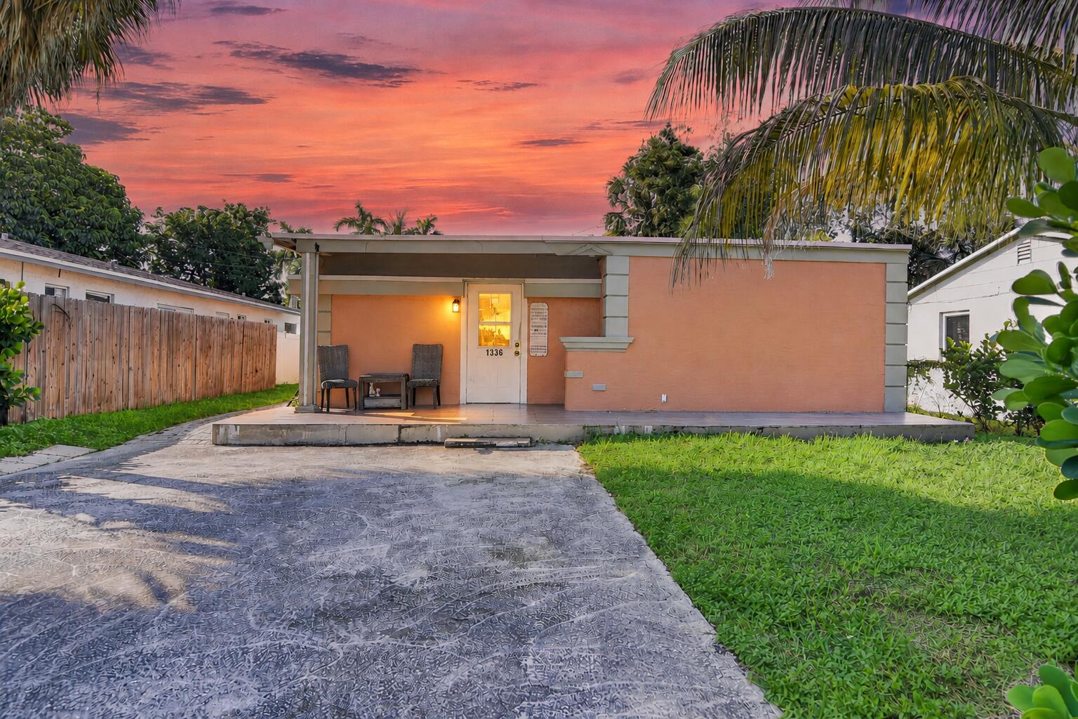 1336 LONGWOOD Street