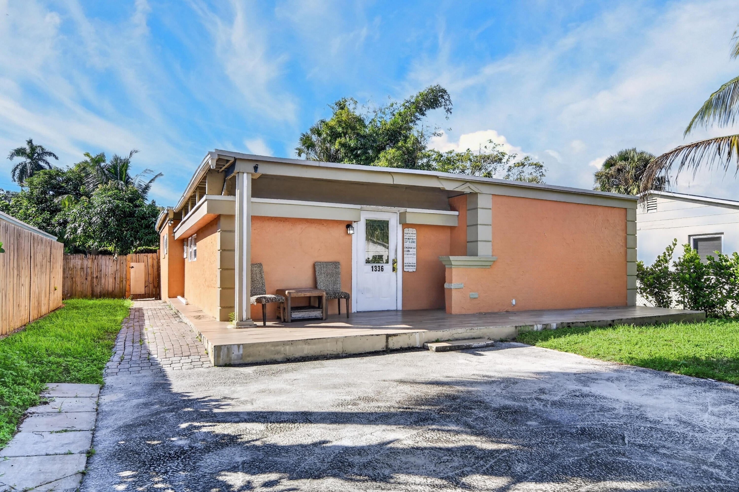 1336 LONGWOOD Street