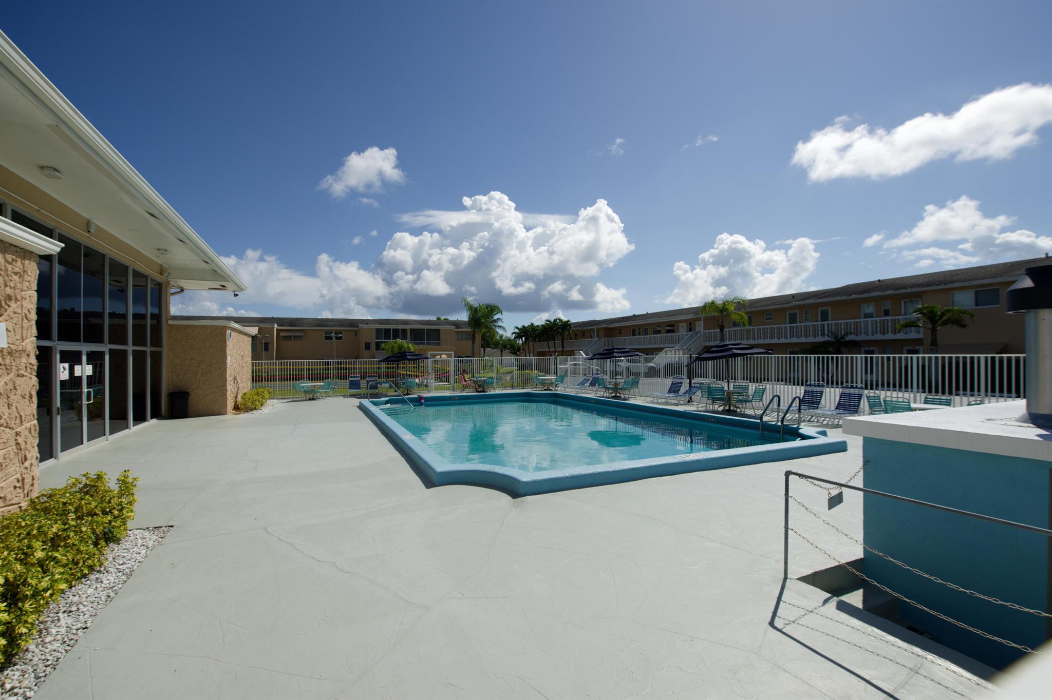 VILLAGE ROYALE CONDO 8 - Residential