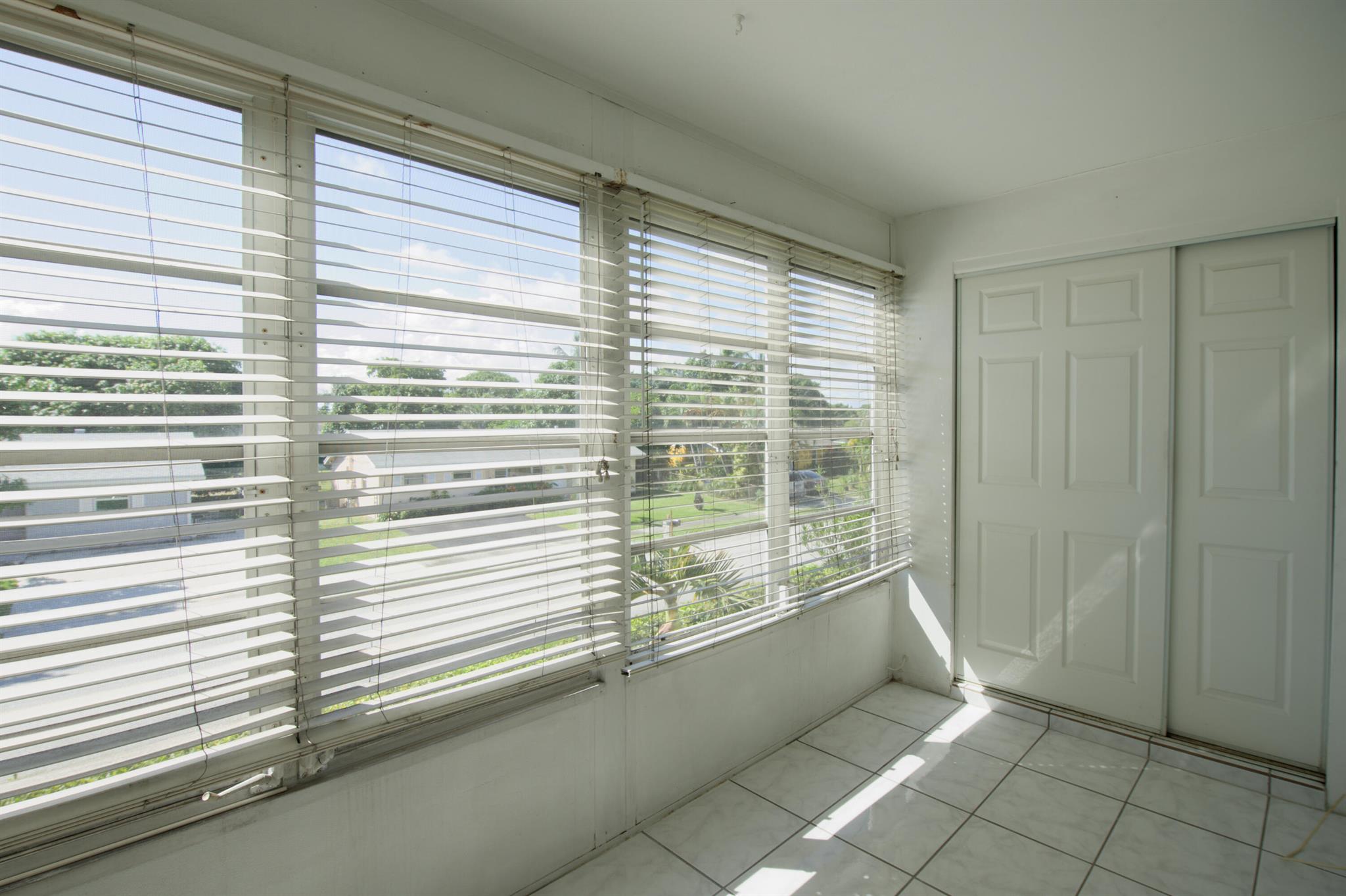 VILLAGE ROYALE CONDO 8 - Residential