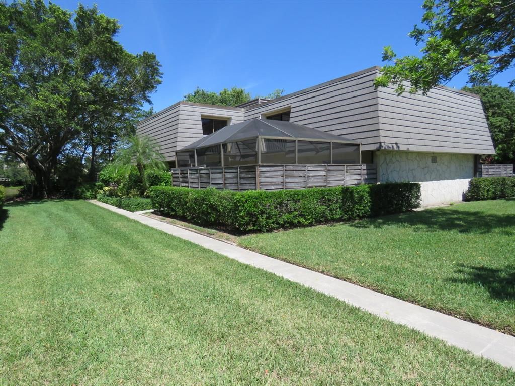 Photo of 819 8th Terrace, Palm Beach Gardens, FL 33418 (MLS # R10723119)