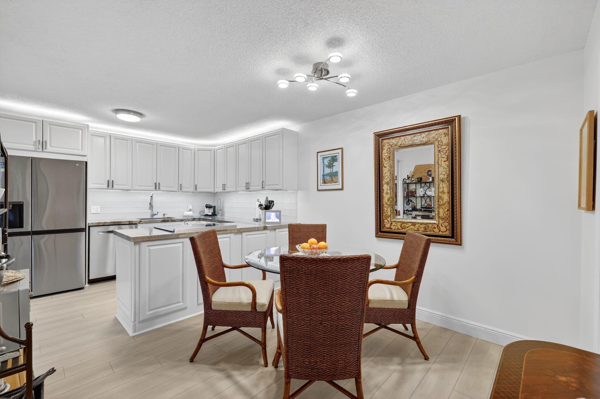 EMERALD LAKES - Residential