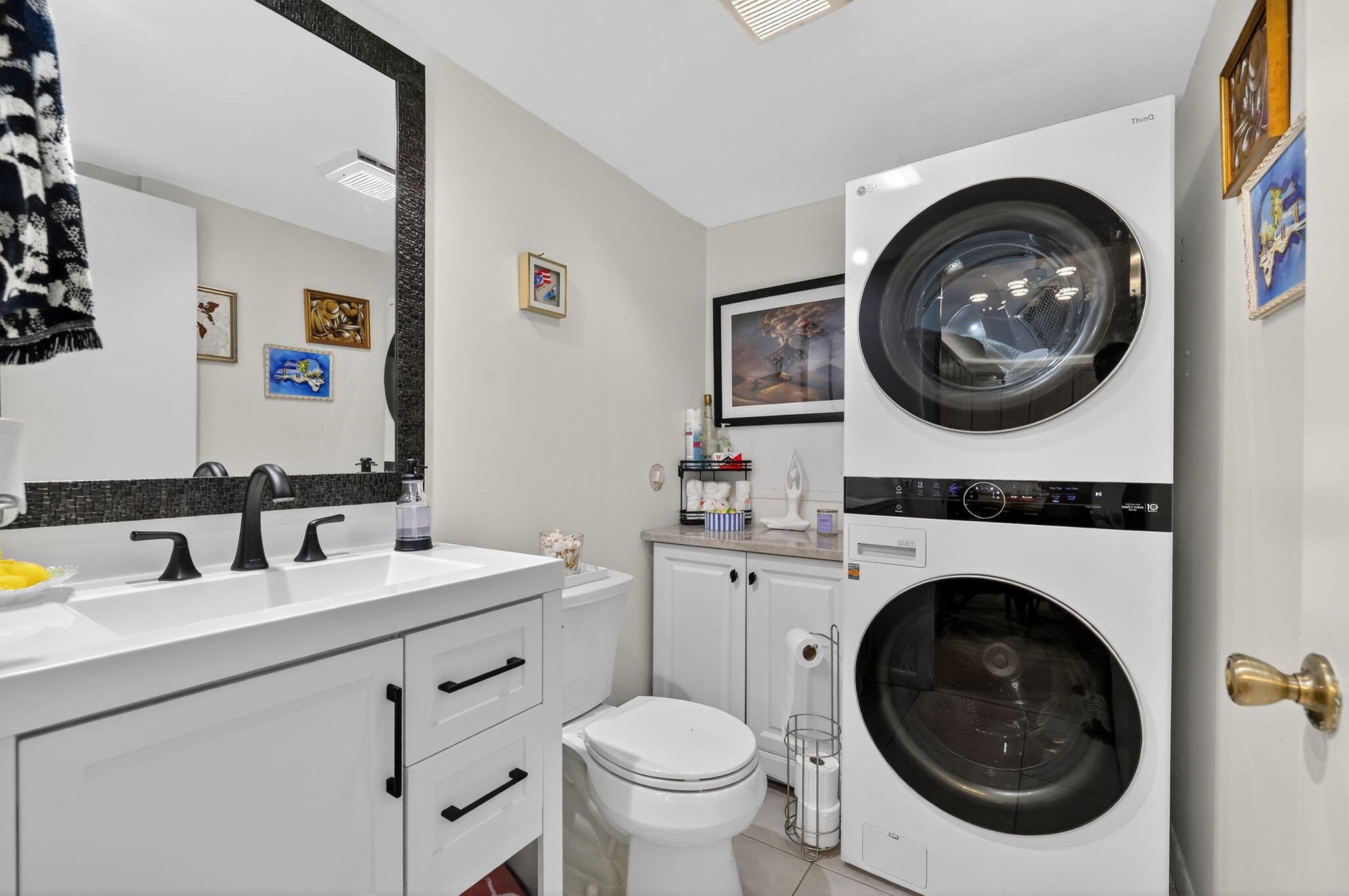 EMERALD LAKES - Residential