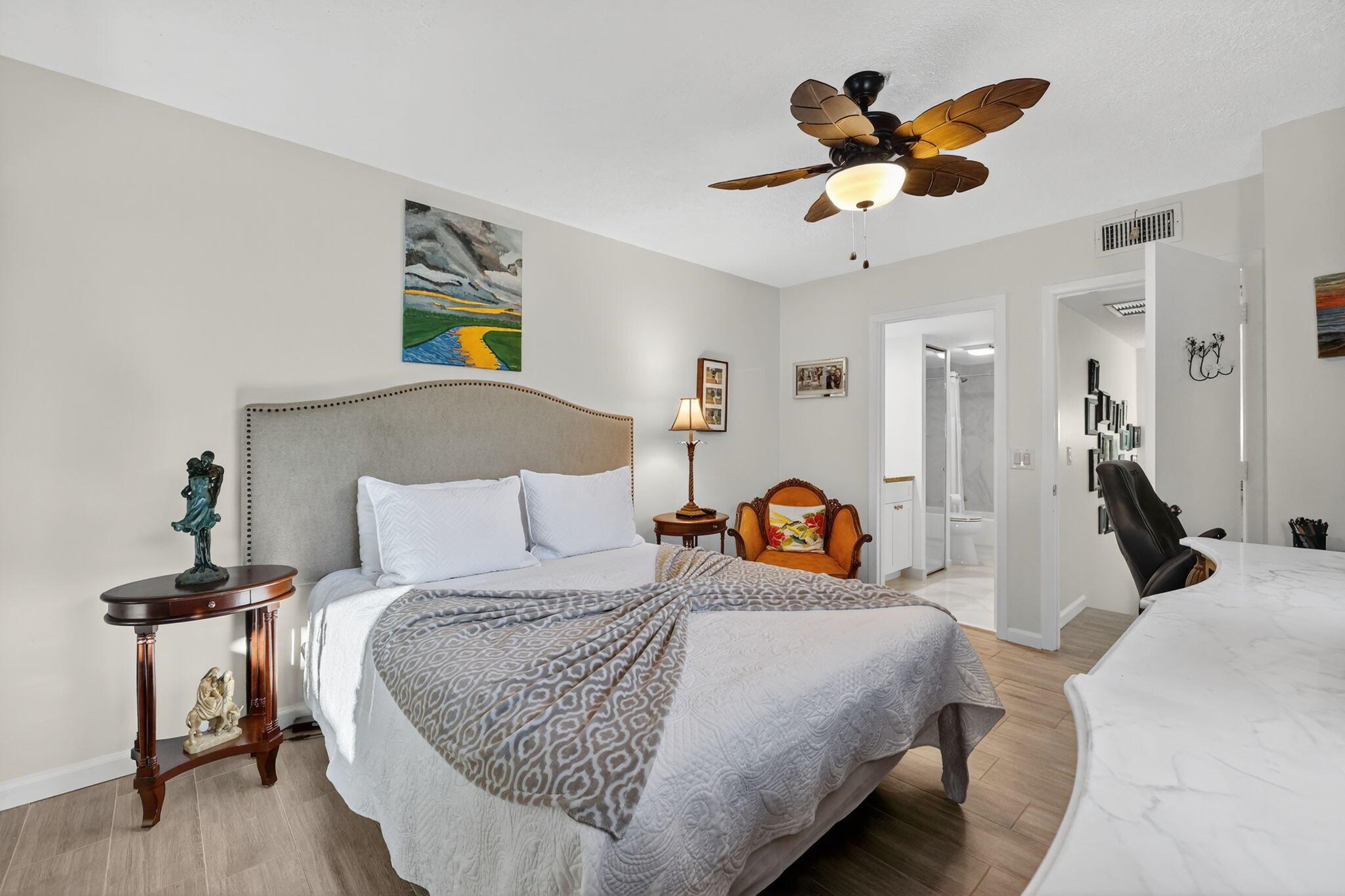 EMERALD LAKES - Residential