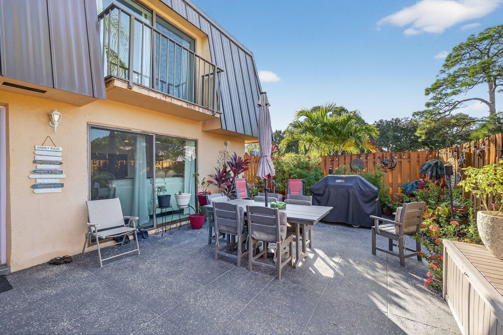 EMERALD LAKES - Residential