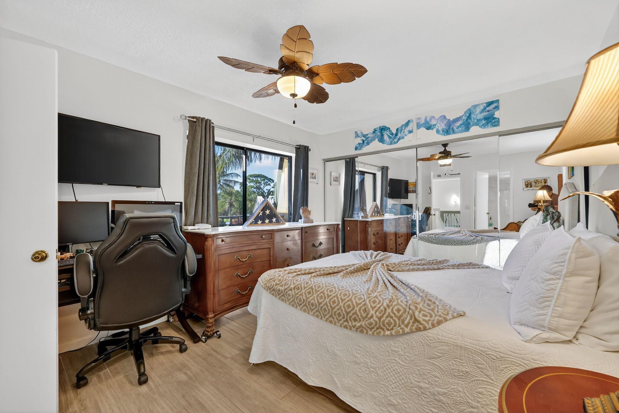 EMERALD LAKES - Residential