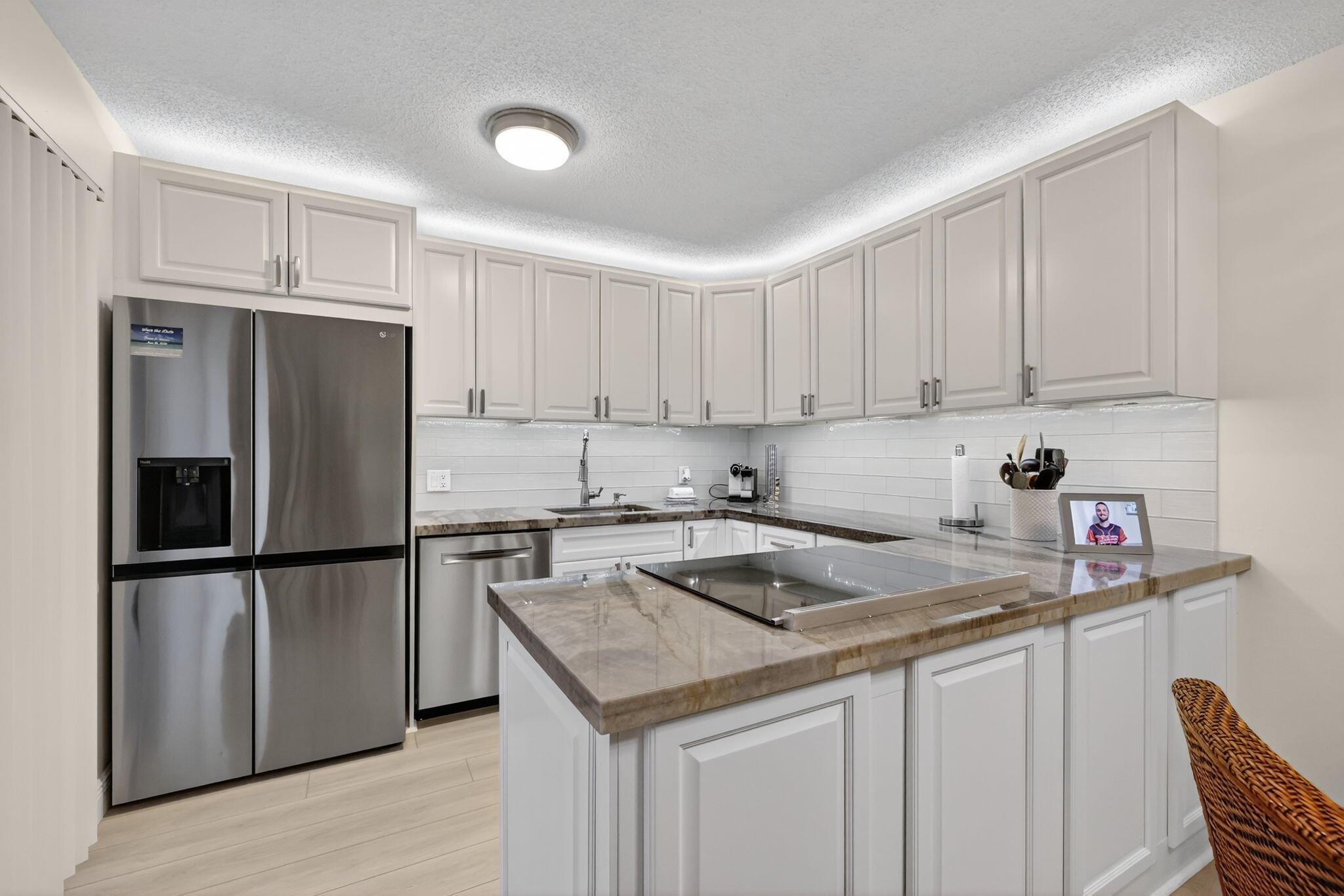 EMERALD LAKES - Residential