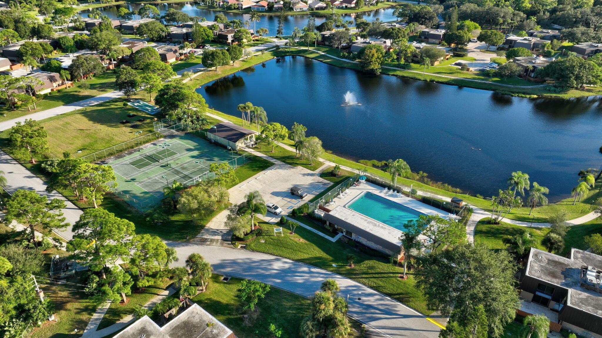 EMERALD LAKES - Residential