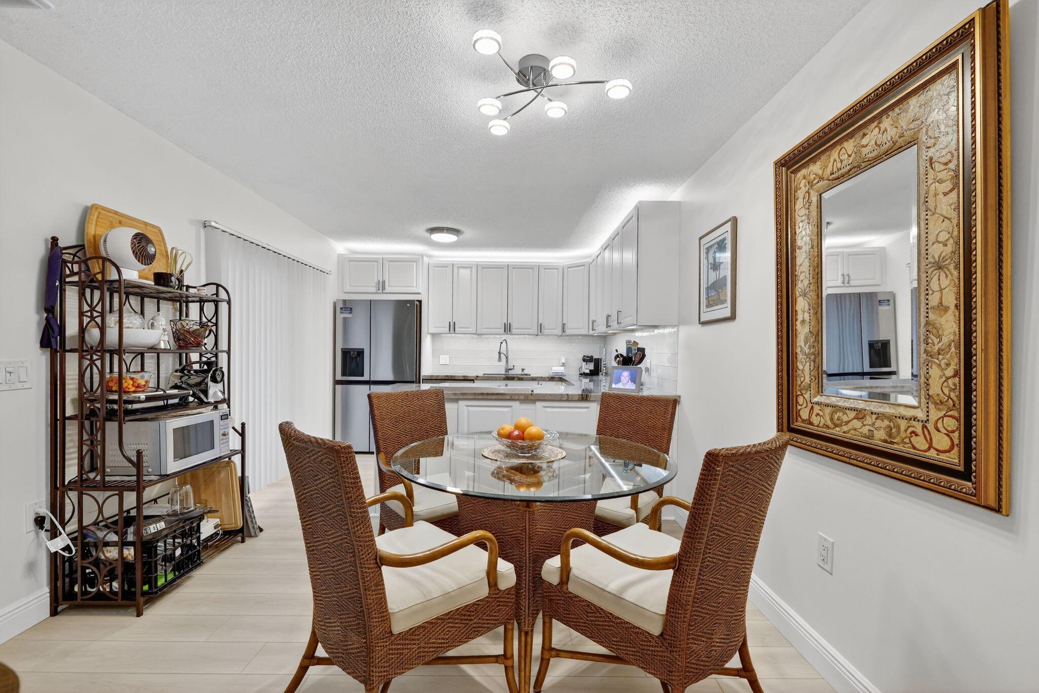 EMERALD LAKES - Residential