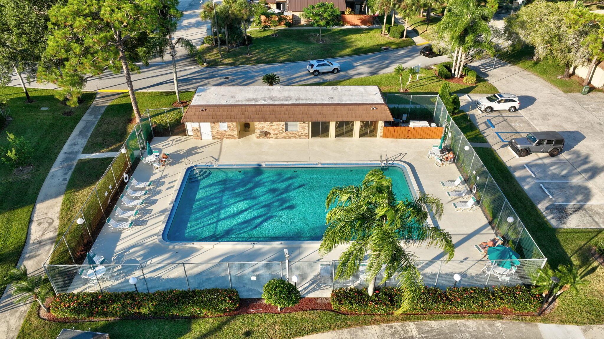 EMERALD LAKES - Residential