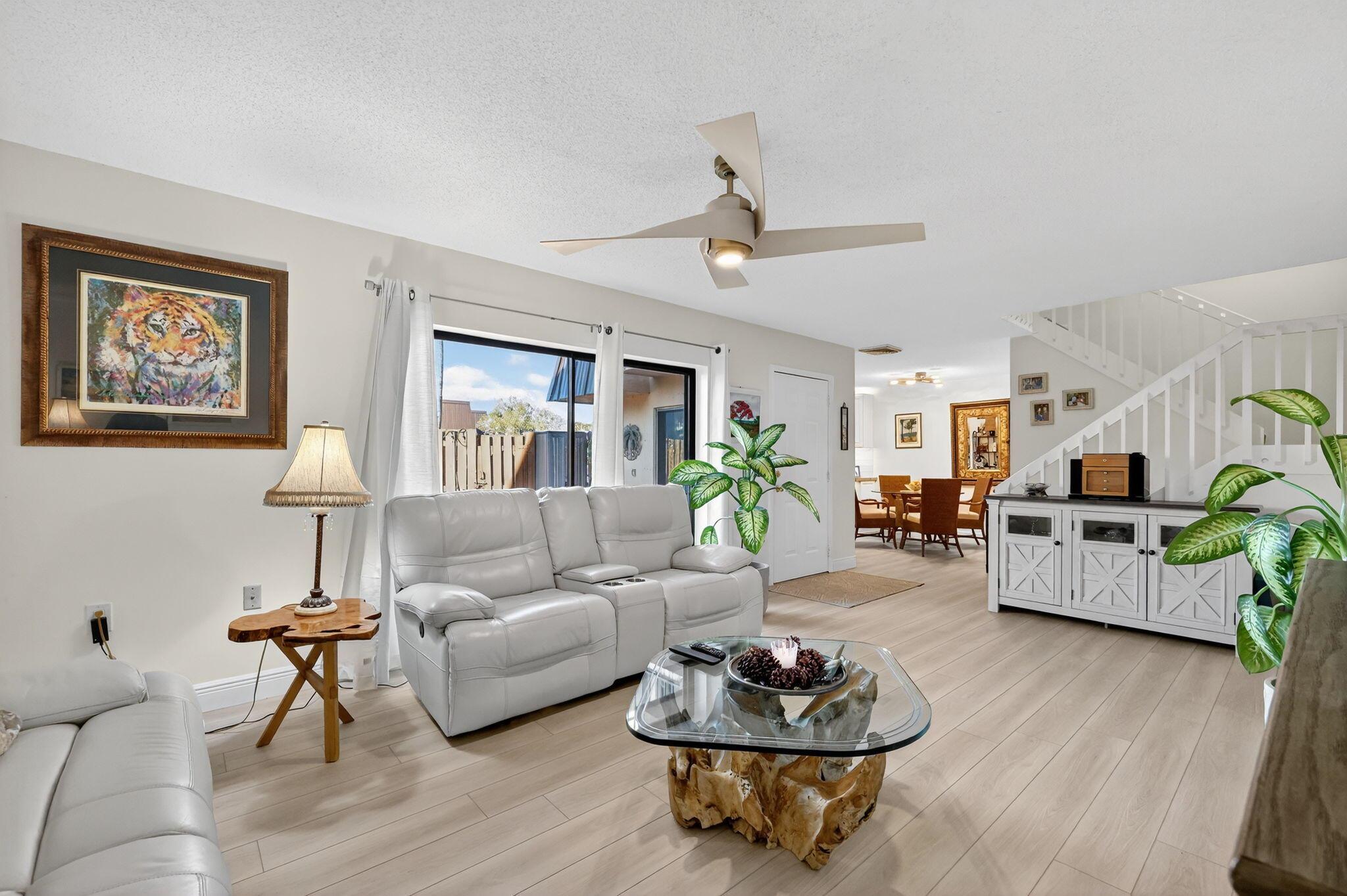 EMERALD LAKES - Residential