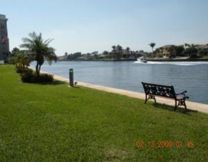 Stunning Intracoastal views from this corner apartment.  Priced to sell.  Beach access, club room, pool and so much more.