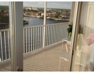 Penthouse Highlands Cond - Residential