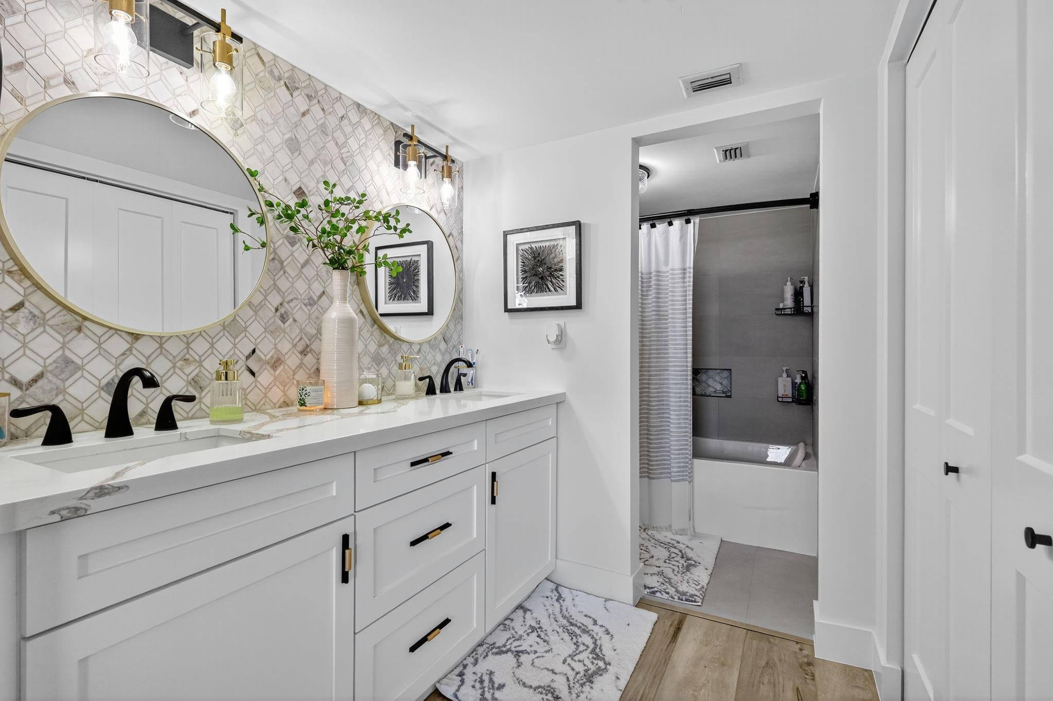 COLONY POINT - Residential