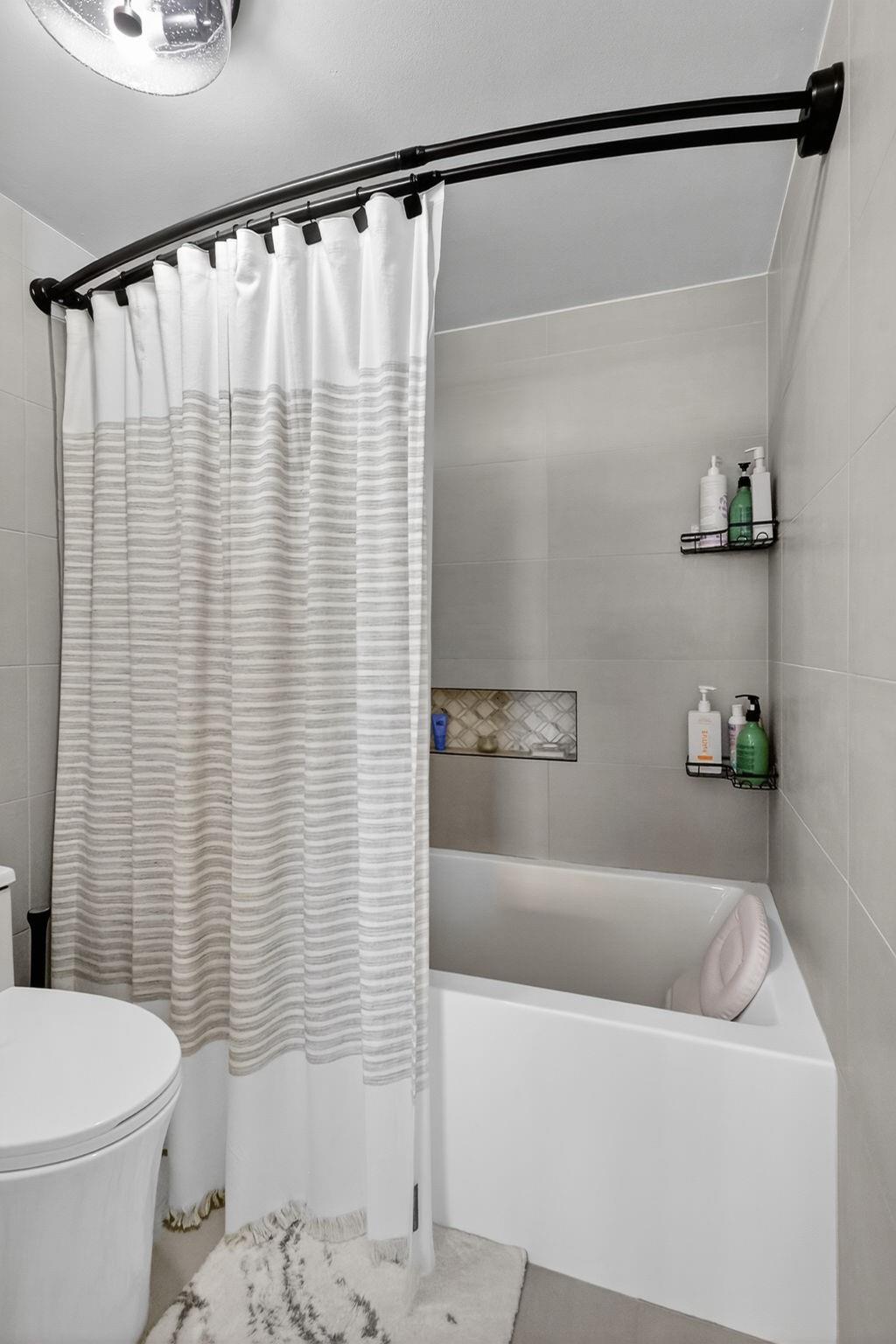 COLONY POINT - Residential