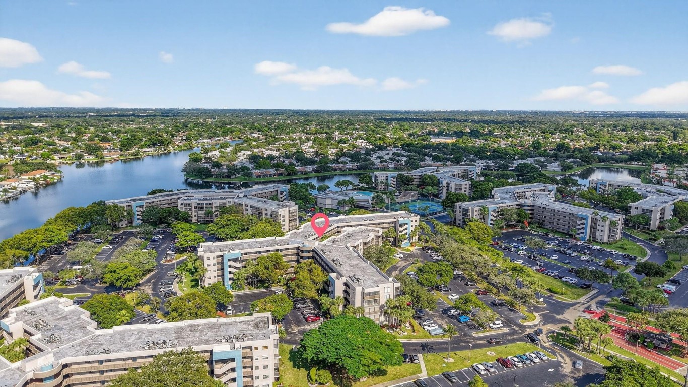 COLONY POINT - Residential