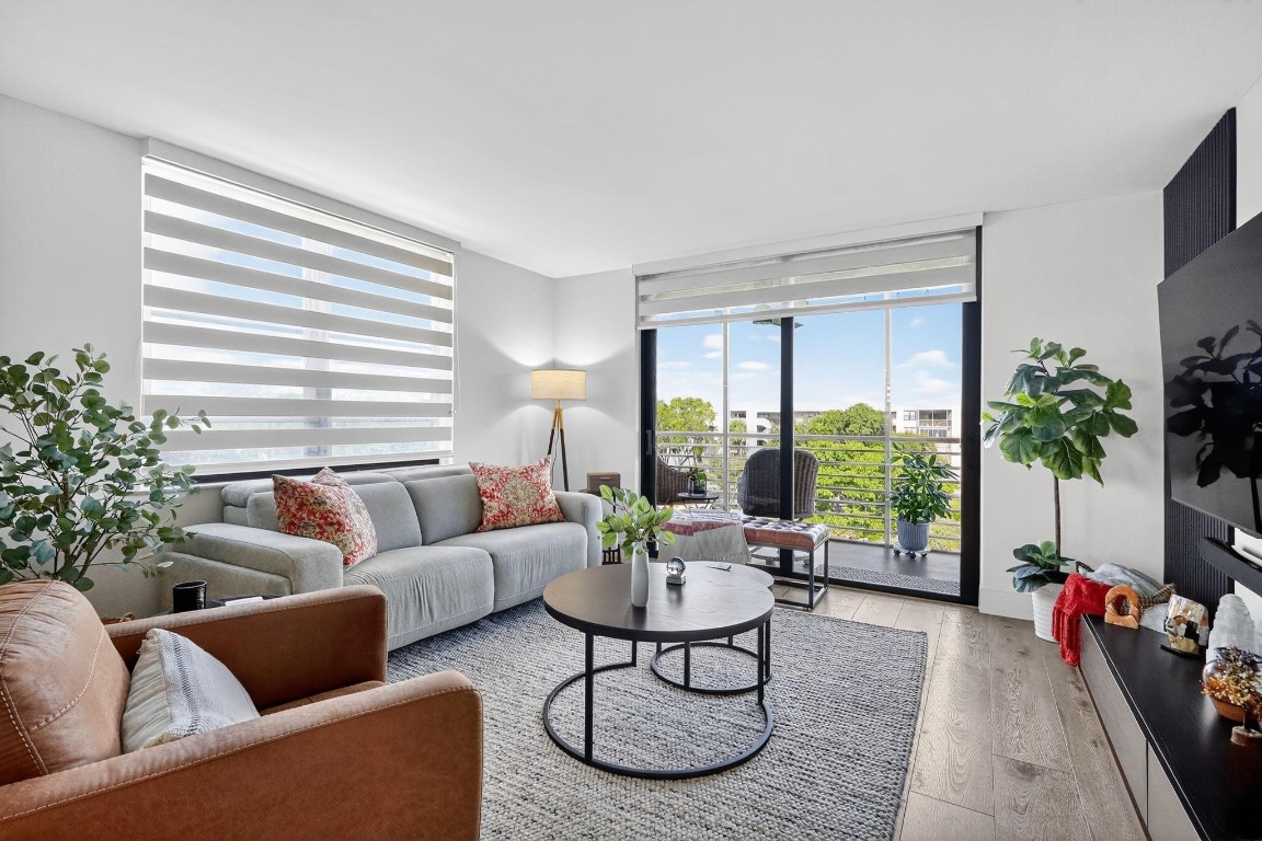 COLONY POINT - Residential